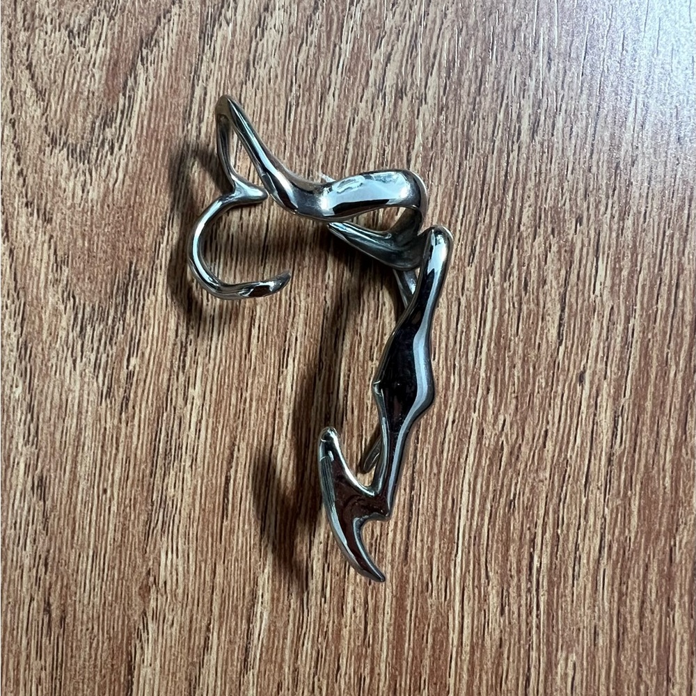 Vitaly ear cuff